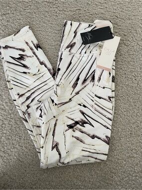NWT Calia by Carrie Underwood Marble Print 7/8 Leggings